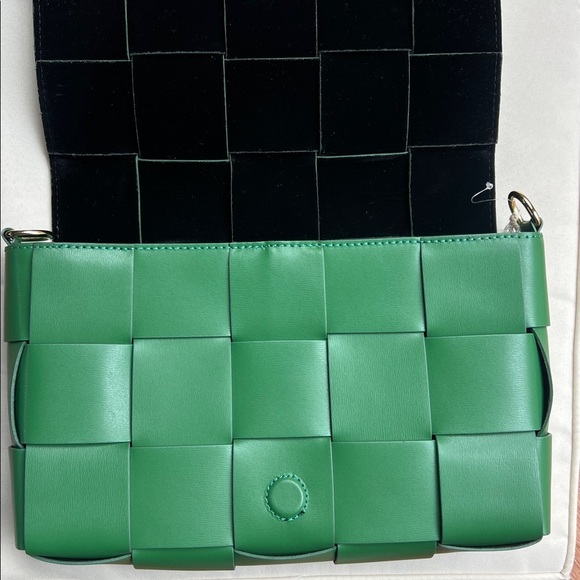 Isadora Made in Italy Kelly Green Woven Leather Crossbody Bag - Picture 10 of 17